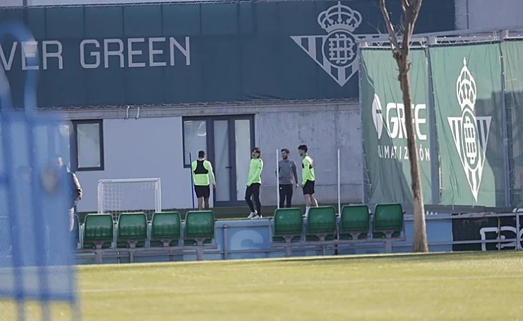 Jesús Rodríguez y Pablo García se ejercitan con el primer equipo tras la marcha de Assane Jesús Rodríguez y Pablo García se ejercitan con el primer equipo tras la marcha de Assane