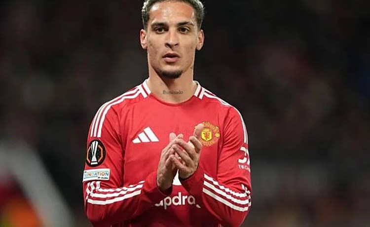 Betis y Manchester United ya intercambian documentos para la cesión de Antony Betis y Manchester United ya intercambian documentos para la cesión de Antony