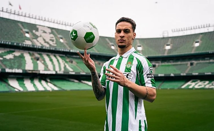 Así fueron las primeras 24 horas de Antony en Sevilla tras fichar por el Betis Así fueron las primeras 24 horas de Antony en Sevilla tras fichar por el Betis