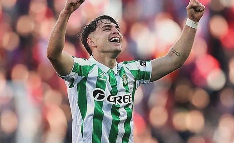 Adrián, Llorente e Isco, los cicerones de Ángel Ortiz, puro talento extremeño al servicio del Betis Adrián, Llorente e Isco, los cicerones de Ángel Ortiz, puro talento extremeño al servicio del Betis