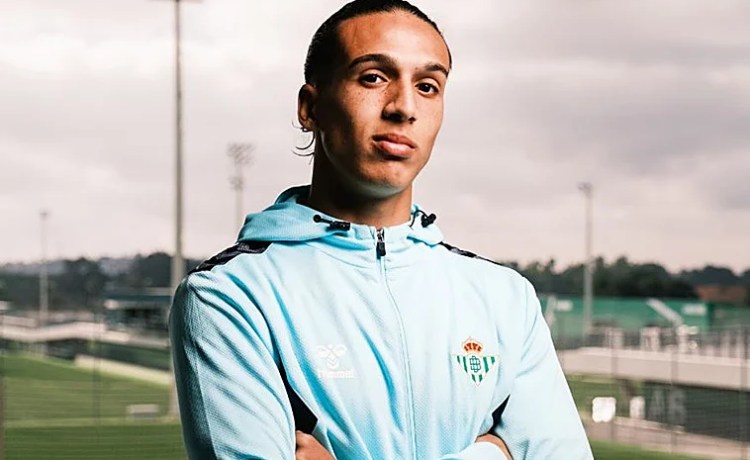 Yanis viaja este martes por la noche a Alicante para fichar por el Hércules Yanis viaja este martes por la noche a Alicante para fichar por el Hércules