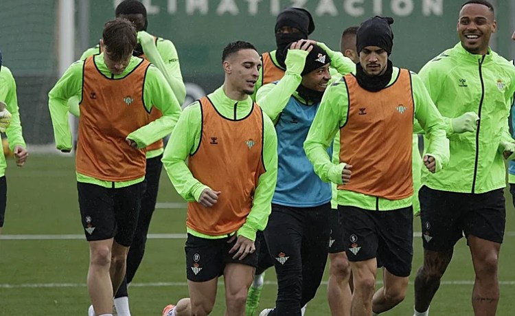 Antony, Lo Celso y Jesús Rodríguez se entrenan con el grupo preparando el Betis – Athletic Antony, Lo Celso y Jesús Rodríguez se entrenan con el grupo preparando el Betis – Athletic