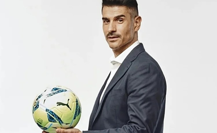 Álvaro Benito: «Sólo volvería a entrenar si me llega algo irrechazable, como el Real Betis…» Álvaro Benito: «Sólo volvería a entrenar si me llega algo irrechazable, como el Real Betis…»