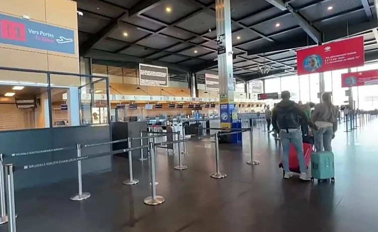 Primeros béticos afectados por la huelga en Bégica y la cancelación de vuelos Primeros béticos afectados por la huelga en Bégica y la cancelación de vuelos