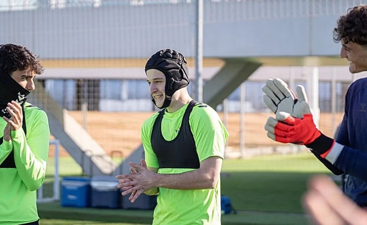 Félix Garreta vuelve a entrenarse con el Betis Deportivo Félix Garreta vuelve a entrenarse con el Betis Deportivo