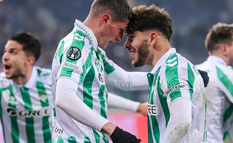 Así es el análisis táctico que la UEFA hace del triunfo del Betis ante el Gent: «Cohesión defensiva y dinamismo ofensivo» Así es el análisis táctico que la UEFA hace del triunfo del Betis ante el Gent: «Cohesión defensiva y dinamismo ofensivo»