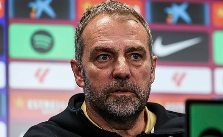 Flick, preguntado por Vitor Roque y su posible salida del Betis: «Decidió dejar el club» Flick, preguntado por Vitor Roque y su posible salida del Betis: «Decidió dejar el club»