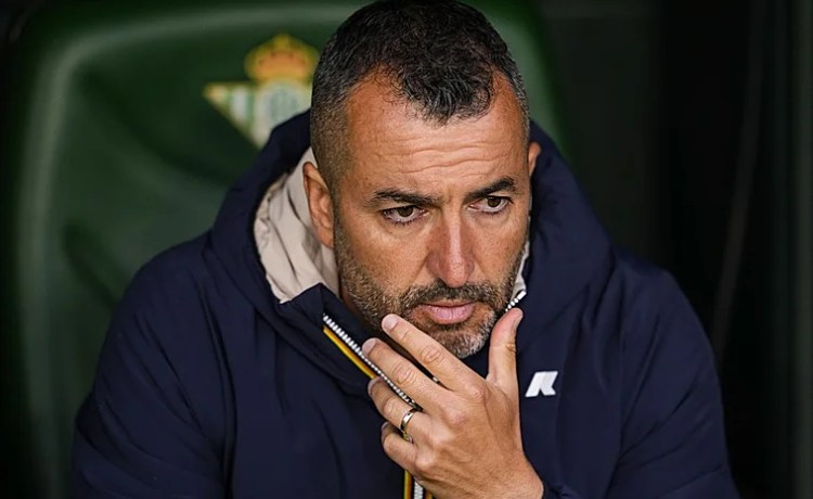 Diego Martínez, sobre la expulsión de Essugo en el Betis – Las Palmas: «Es inexplicable» Diego Martínez, sobre la expulsión de Essugo en el Betis – Las Palmas: «Es inexplicable»