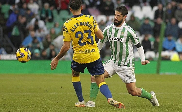 Isco falló su primer penalti como jugador del Betis Isco falló su primer penalti como jugador del Betis