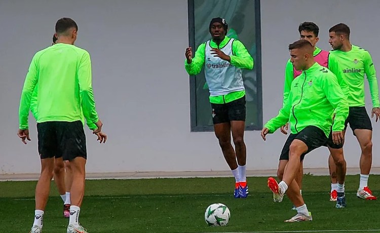 El Betis se ejercita pensando en Guimaraes sin Lo Celso ni Marc Roca El Betis se ejercita pensando en Guimaraes sin Lo Celso ni Marc Roca
