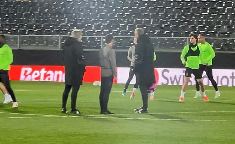 Johnny Cardoso se prueba con un vendaje en el tapete del Dom Afonso Henriques Johnny Cardoso se prueba con un vendaje en el tapete del Dom Afonso Henriques