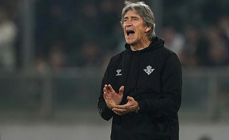 Pellegrini: «No estamos pensando en la final, sino en mantener los resultados de LaLiga, que siempre han sido prioridad» Pellegrini: «No estamos pensando en la final, sino en mantener los resultados de LaLiga, que siempre han sido prioridad»