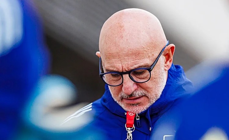 De la Fuente, sobre la ausencia de Isco: «Me quedo con la alegría de que haya 27 súper convocados» De la Fuente, sobre la ausencia de Isco: «Me quedo con la alegría de que haya 27 súper convocados»