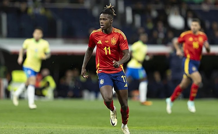 Nico Williams: «Me favorecería mucho jugar con Isco en la selección» Nico Williams: «Me favorecería mucho jugar con Isco en la selección»