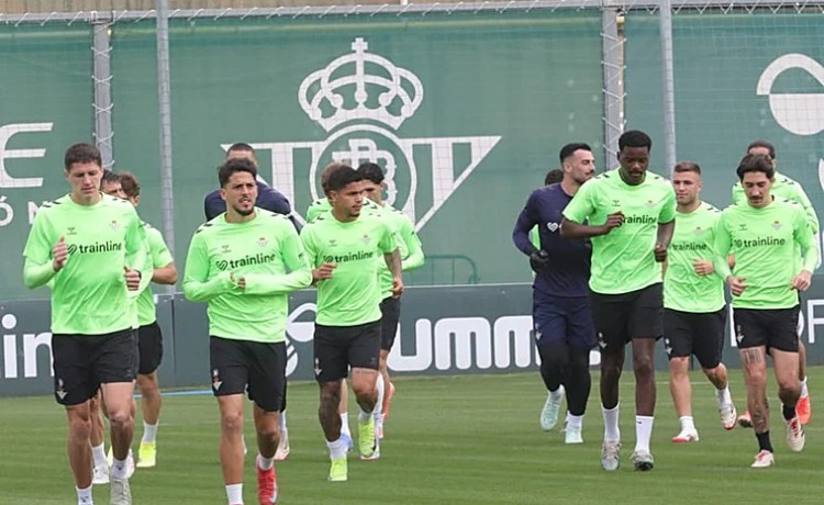 Cuatro ausencias en la vuelta al trabajo del Betis tras el derbi Cuatro ausencias en la vuelta al trabajo del Betis tras el derbi