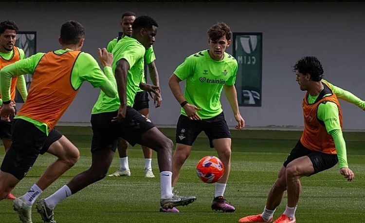 Isco y Abde siguen ejercitándose aparte a tres días de la visita al Barcelona Isco y Abde siguen ejercitándose aparte a tres días de la visita al Barcelona