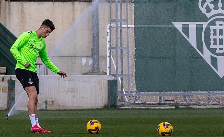 Marc Roca ya toca balón al margen y tiene el duelo ante el Villarreal en el horizonte Marc Roca ya toca balón al margen y tiene el duelo ante el Villarreal en el horizonte