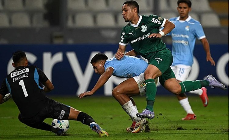 Vitor Roque sigue sin ver puerta tras cinco partidos con el Palmeiras Vitor Roque sigue sin ver puerta tras cinco partidos con el Palmeiras