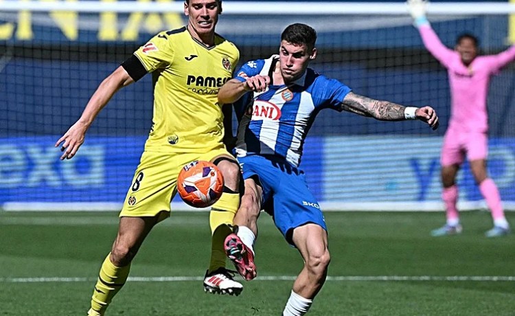 El Villarreal gana al Espanyol (1-0) y le quita al Betis la quinta plaza El Villarreal gana al Espanyol (1-0) y le quita al Betis la quinta plaza