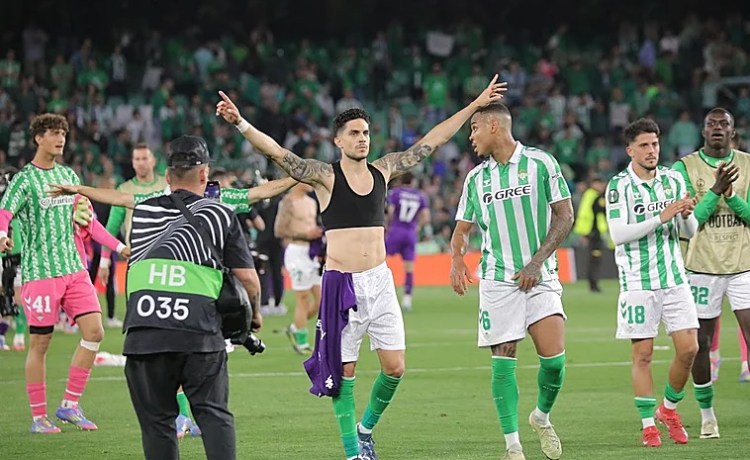 Bartra y Aitor Ruibal siguen haciendo historia con el Betis Bartra y Aitor Ruibal siguen haciendo historia con el Betis