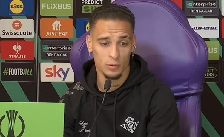 Antony: «Quiero escribir mi nombre en la historia del Betis» Antony: «Quiero escribir mi nombre en la historia del Betis»