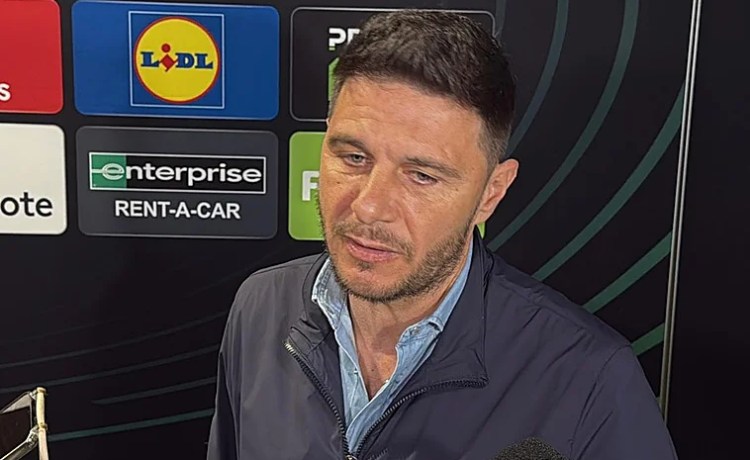 Joaquín: «No tengo el corazón partido, quiero que el Betis solvente la eliminatoria lo antes posible» Joaquín: «No tengo el corazón partido, quiero que el Betis solvente la eliminatoria lo antes posible»