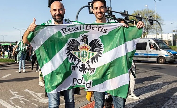 Peña bética de Polonia busca héroe en la final para elegir nombre Peña bética de Polonia busca héroe en la final para elegir nombre