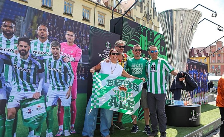 Previa de la final de la Conference entre Betis y Chelsea, en directo: ambiente en Breslavia, reacciones y última hora del partido en vivo Previa de la final de la Conference entre Betis y Chelsea, en directo: ambiente en Breslavia, reacciones y última hora del partido en vivo