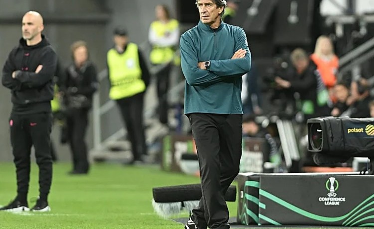 Pellegrini tras la derrota del Betis ante el Chelsea: «Lo que más duele es no poder darle el título a esta hinchada que lo merecía» Pellegrini tras la derrota del Betis ante el Chelsea: «Lo que más duele es no poder darle el título a esta hinchada que lo merecía»