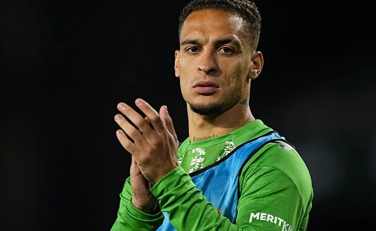 El Betis viaja a Mánchester para reunirse con el United por Antony El Betis viaja a Mánchester para reunirse con el United por Antony