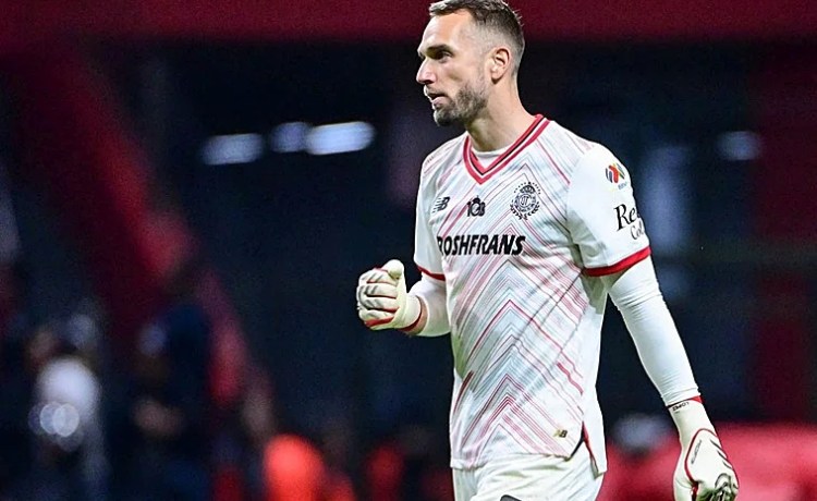 El Betis, pendiente de Pau López como opción para cerrar la portería El Betis, pendiente de Pau López como opción para cerrar la portería