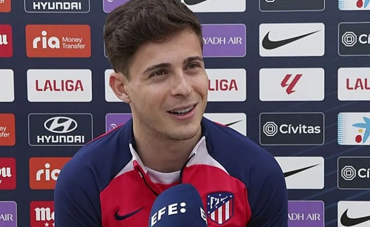 Alarcón y Fajardo, de nuevo en Madrid para cerrar detalles entre Betis y Atlético de las operaciones de Cardoso y Riquelme Alarcón y Fajardo, de nuevo en Madrid para cerrar detalles entre Betis y Atlético de las operaciones de Cardoso y Riquelme