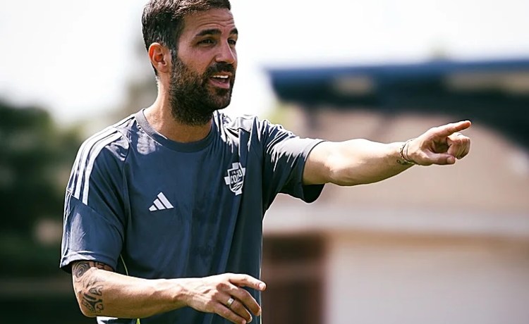 Cesc, tras la llegada de Jesús Rodríguez al Como: «Es lo que necesitamos: audaz, directo y lleno de energía» Cesc, tras la llegada de Jesús Rodríguez al Como: «Es lo que necesitamos: audaz, directo y lleno de energía»