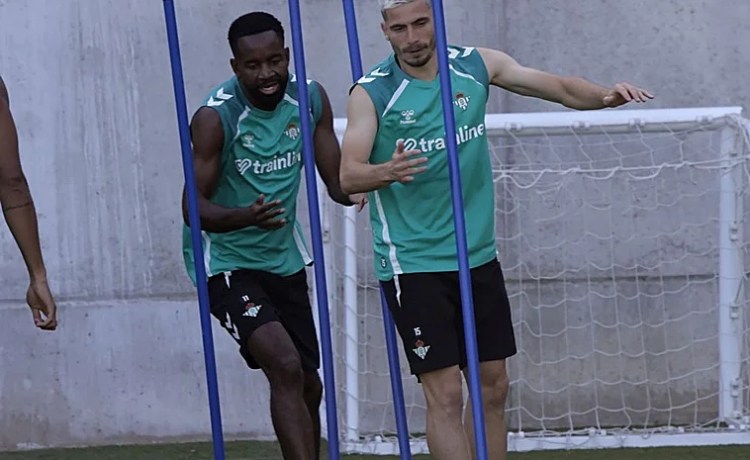 El Lille pone sus ojos en Romain Perraud El Lille pone sus ojos en Romain Perraud