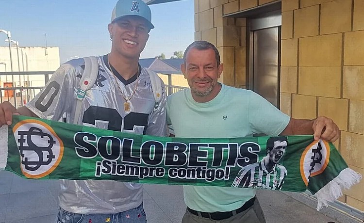 Deossa llega a Sevilla para incorporarse al Betis Deossa llega a Sevilla para incorporarse al Betis
