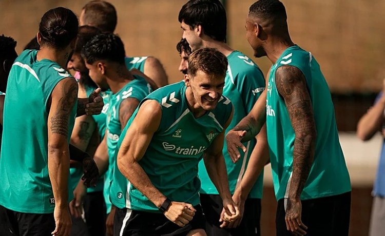 Betis: Llorente toca balón y vuelve con el grupo Betis: Llorente toca balón y vuelve con el grupo