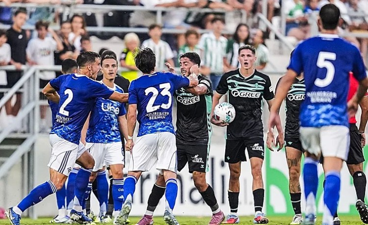 Fornals se disculpa después de su pelea con Perrone Fornals se disculpa después de su pelea con Perrone