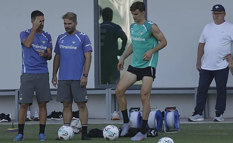 Deossa sigue sin entrenarse con el Betis Deossa sigue sin entrenarse con el Betis