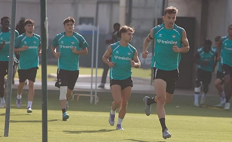 Marc Roca y Diego Llorente siguen sumando entrenamientos con el grupo Marc Roca y Diego Llorente siguen sumando entrenamientos con el grupo