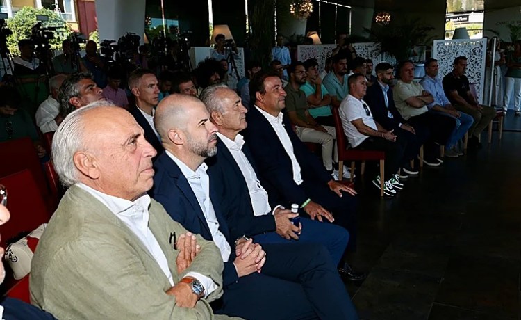 Fajardo y la elección de Amrabat: «Nos llegó información de que no estaba bien» Fajardo y la elección de Amrabat: «Nos llegó información de que no estaba bien»