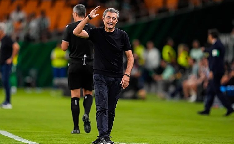 Las protestas del Athletic en la Cartuja ante el Betis salen caras: 4 partidos a Valverde y 3 a Padilla Las protestas del Athletic en la Cartuja ante el Betis salen caras: 4 partidos a Valverde y 3 a Padilla