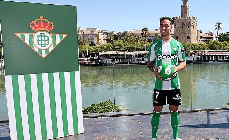 Antony: «Hablé con el Bayern, pero les dije que tenía la palabra del Betis y que la respetaría» Antony: «Hablé con el Bayern, pero les dije que tenía la palabra del Betis y que la respetaría»