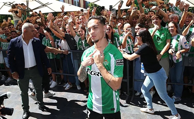 El compromiso de Antony desata el estado de euforia en el Betis El compromiso de Antony desata el estado de euforia en el Betis