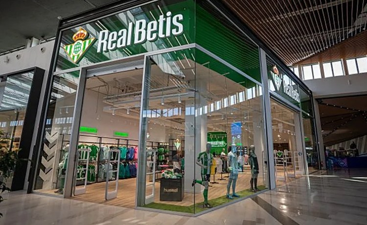 El Betis inaugura una nueva tienda oficial en Lagoh Sevilla El Betis inaugura una nueva tienda oficial en Lagoh Sevilla