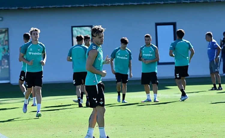 Lo Celso, Llorente y Pablo García, novedades en un entrenamiento del Betis sin Bartra Lo Celso, Llorente y Pablo García, novedades en un entrenamiento del Betis sin Bartra