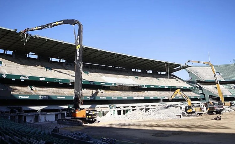 El Betis retira la cubierta del Benito Villamarín, un nuevo paso en la obra de la nueva Preferencia El Betis retira la cubierta del Benito Villamarín, un nuevo paso en la obra de la nueva Preferencia