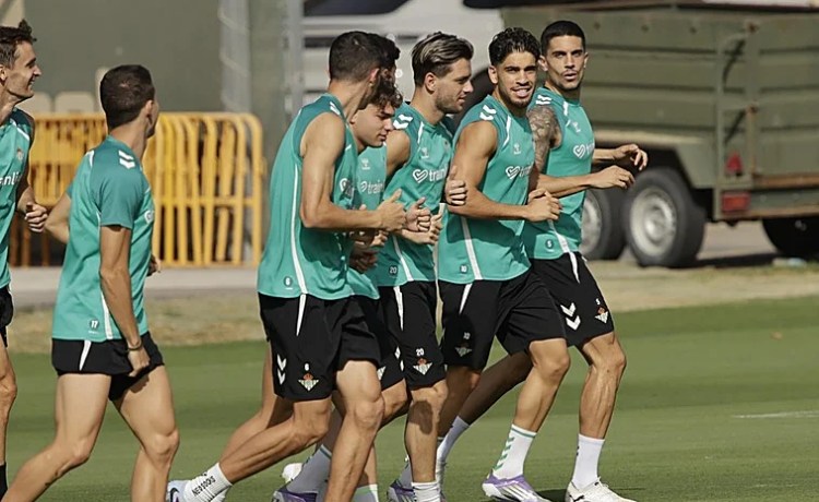 Alineaciones oficiales del Real Betis – Real Sociedad de LaLiga EA Sports 2025-2026: Pau López, Llorente, Amrabat, Lo Celso y Abde entran en el once de Pellegrini Alineaciones oficiales del Real Betis – Real Sociedad de LaLiga EA Sports 2025-2026: Pau López, Llorente, Amrabat, Lo Celso y Abde entran en el once de Pellegrini