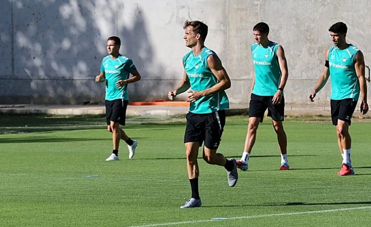 Llorente entra en el baile de centrales Llorente entra en el baile de centrales