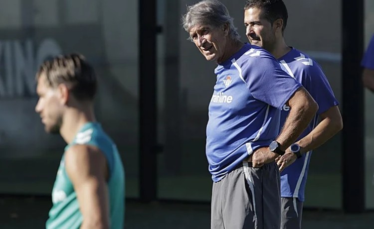 Pellegrini: «Superar a una leyenda como Serra Ferrer es reflejo del trabajo que uno hace en el Betis» Pellegrini: «Superar a una leyenda como Serra Ferrer es reflejo del trabajo que uno hace en el Betis»