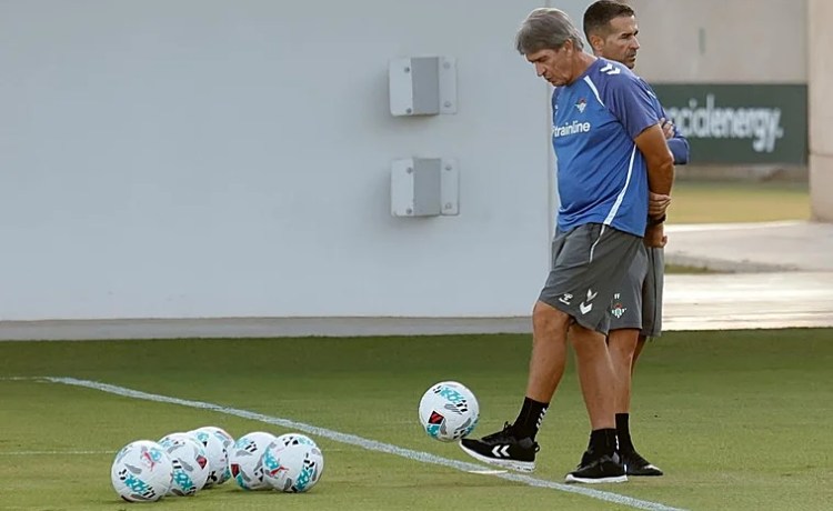 El Betis no quiere que el tema de la renovación de Pellegrini distraiga al club de sus objetivos El Betis no quiere que el tema de la renovación de Pellegrini distraiga al club de sus objetivos